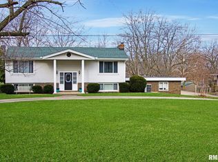 203 Pine Ridge Dr, Washington, IL 61571