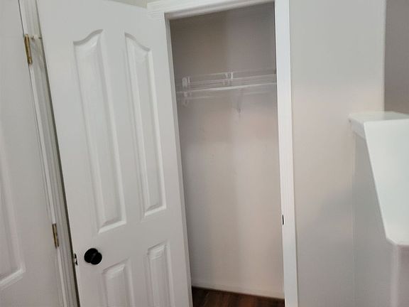 4th image of 4 Roberts Hill Dr
