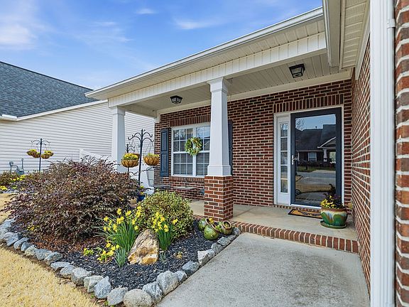 2nd image of 109 Abigail Ln