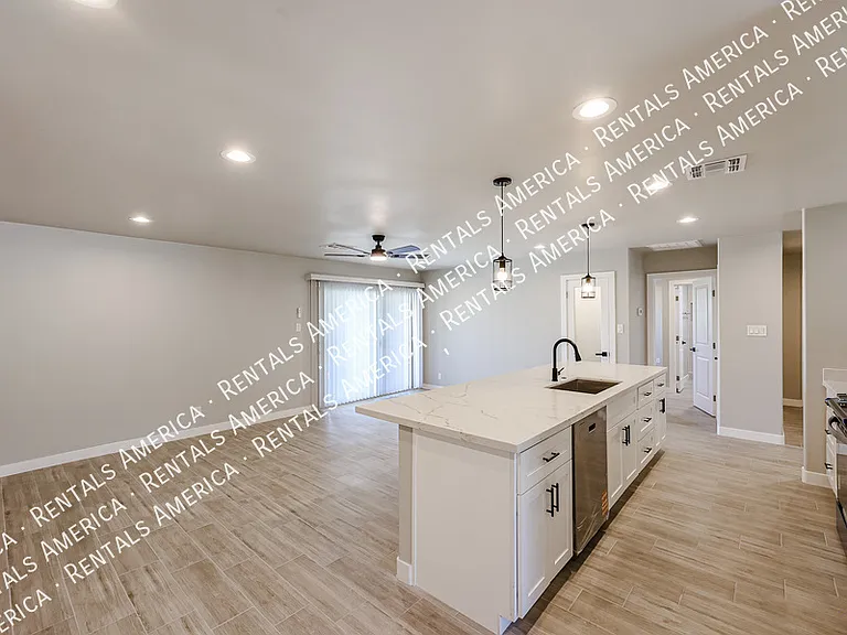 1704 E Pickrell Dr — Photo 12