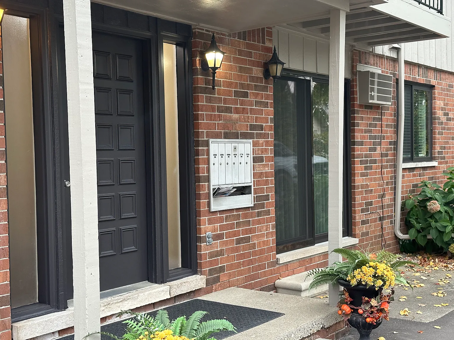 2 bed, 850 sqft, $1,600 — Photo 2