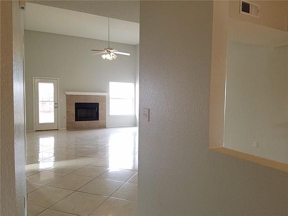3rd image of 828 Sunset Park Dr