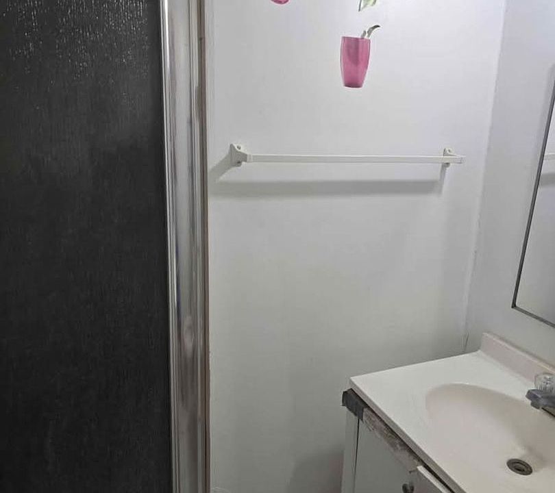 1st image of 1758 W Catalpa Ave #1