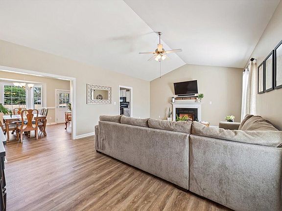 5th image of 103 Hunterwood Pl