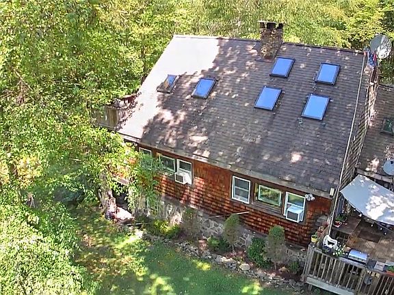 2nd image of 885 Grandview Road