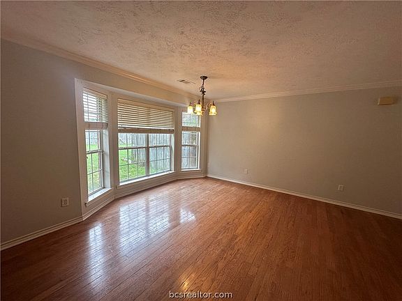 5th image of 1300 Chesapeake Ct