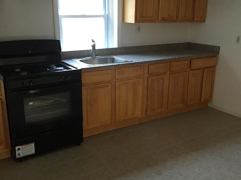 102 Grove St — Photo 2