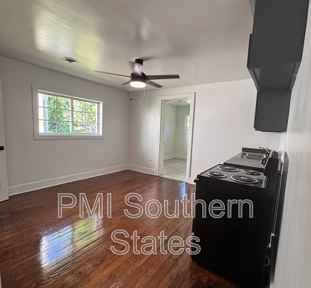 304 N Leach St — Photo 6