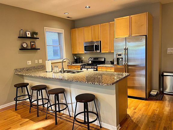 3rd image of 4118 N Kenmore Ave APT 2S
