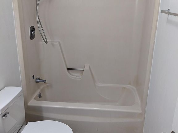 3rd image of 1407 Colony Park Dr #B-9