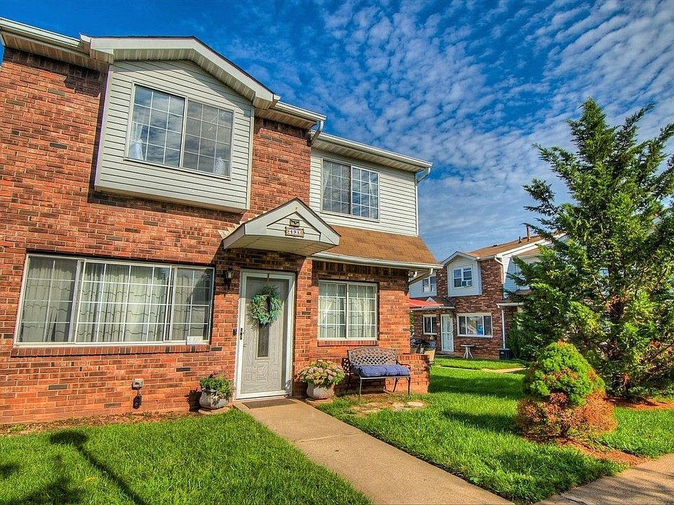 1st image of 49A Country Dr W #49A