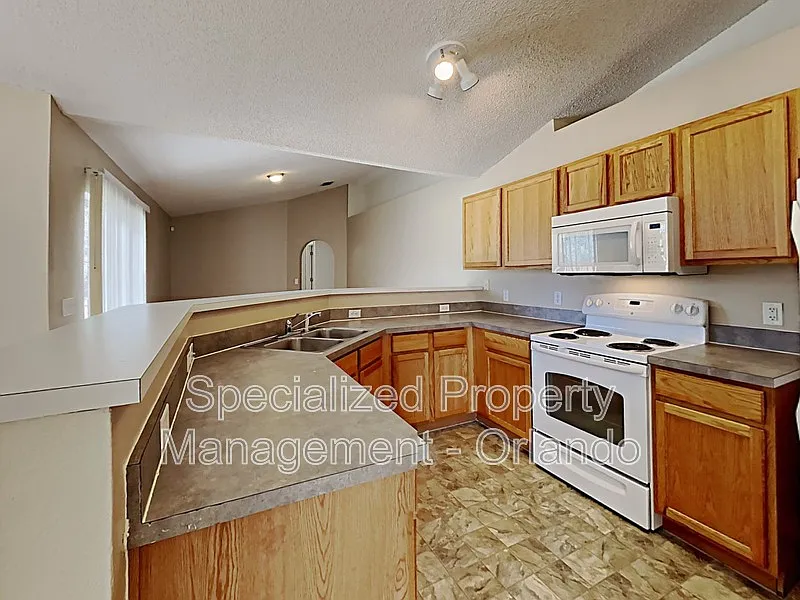 4 bed, 2.0 bath, 1710 sqft, $1,750 — Photo 4