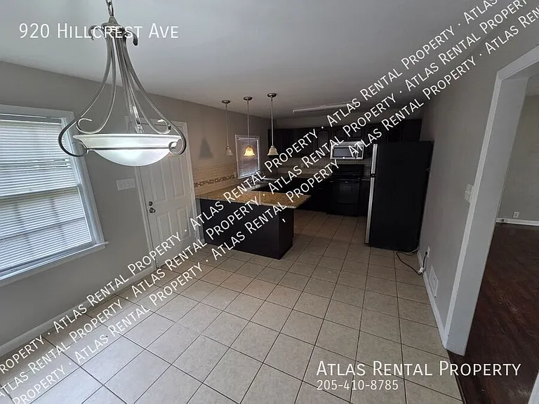 920 Hillcrest Ave — Photo 2