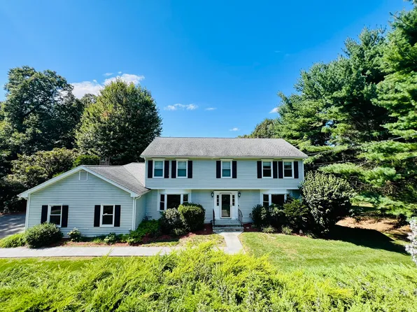 679 Aspen Ln, Orange, CT 06477