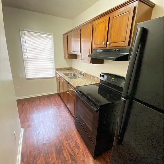 344 Price St — Photo 5