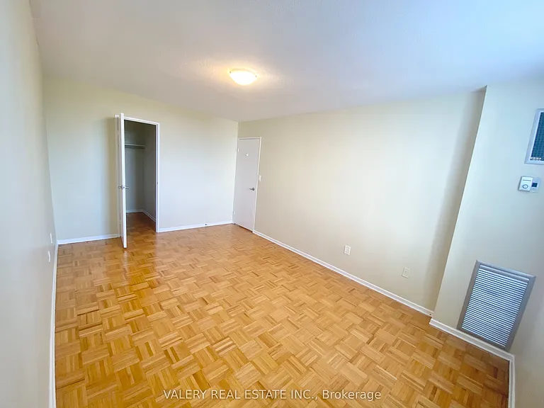 10 Edgecliff Golfway #711 — Photo 10