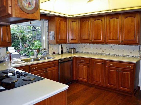 5th image of 541 Bargello Ave