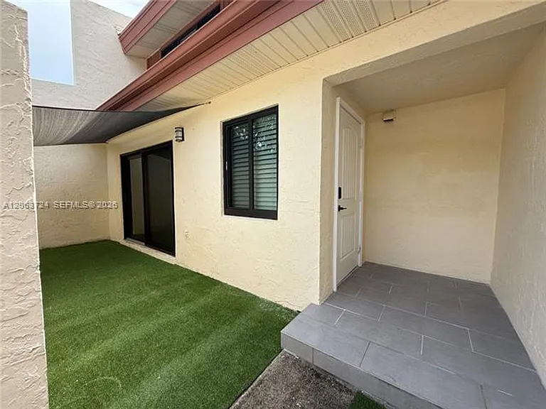 10672 SW 79th Ter #Townhouse 10672 — Photo 2
