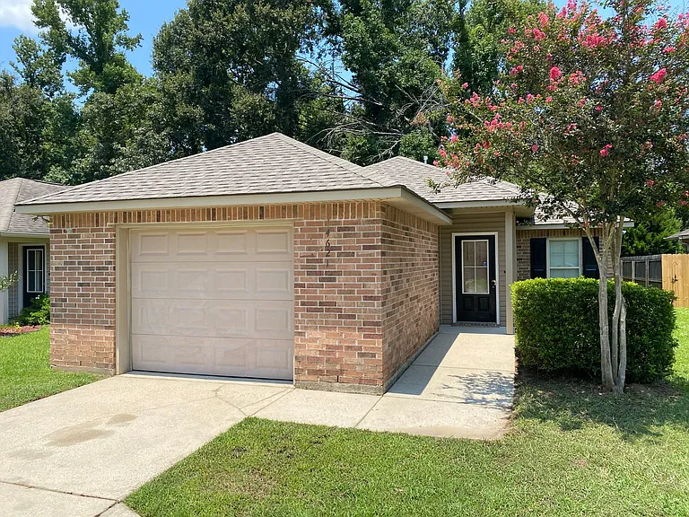 14621 Madison Ln — Photo 1