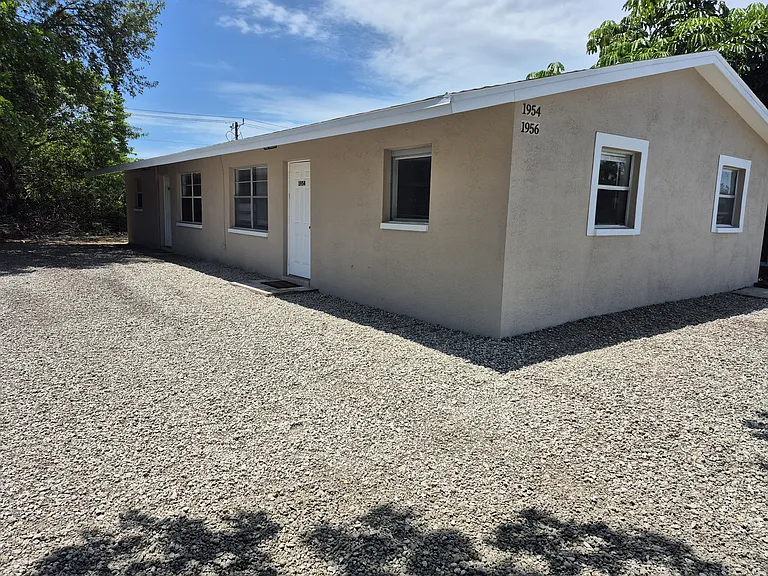 1954 S Pine Dr — Photo 4