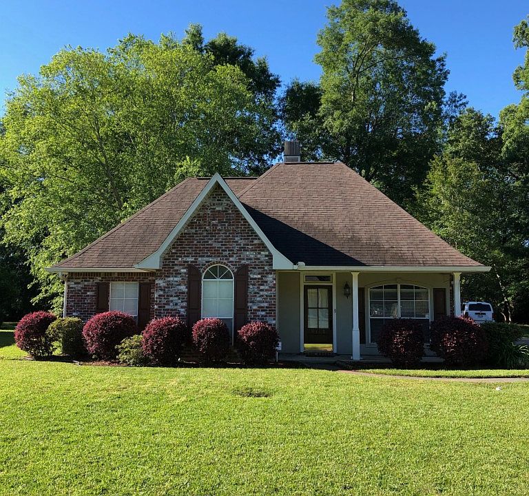 1st image of 8114 Versailles Ave