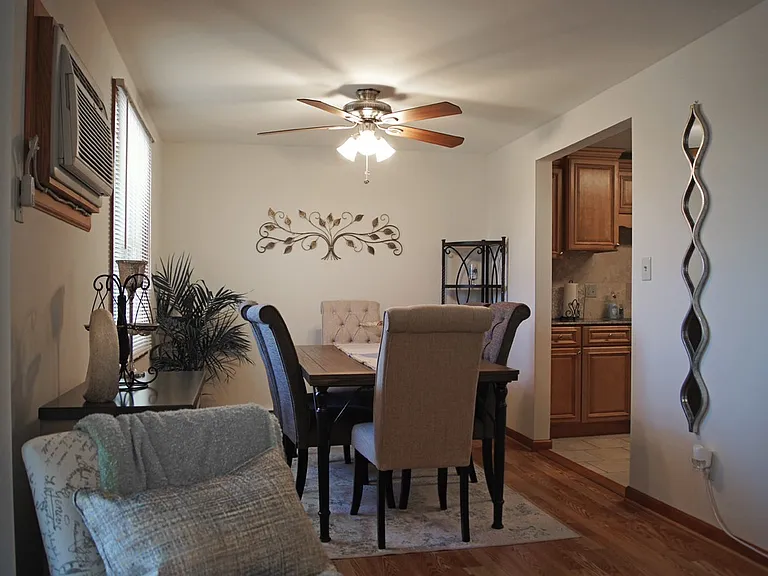 Embassy Square Apartments — Photo 21