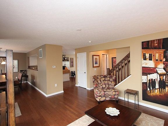 5th image of 5566 Crystal Falls St