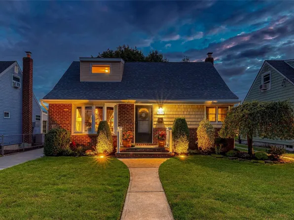 1471 Madison Street, Elmont, NY 11003