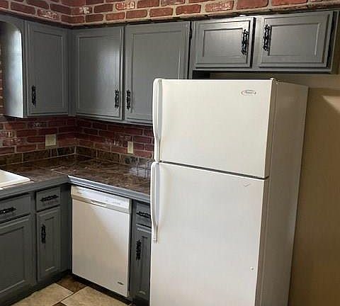 5th image of 709 N Valley West Dr