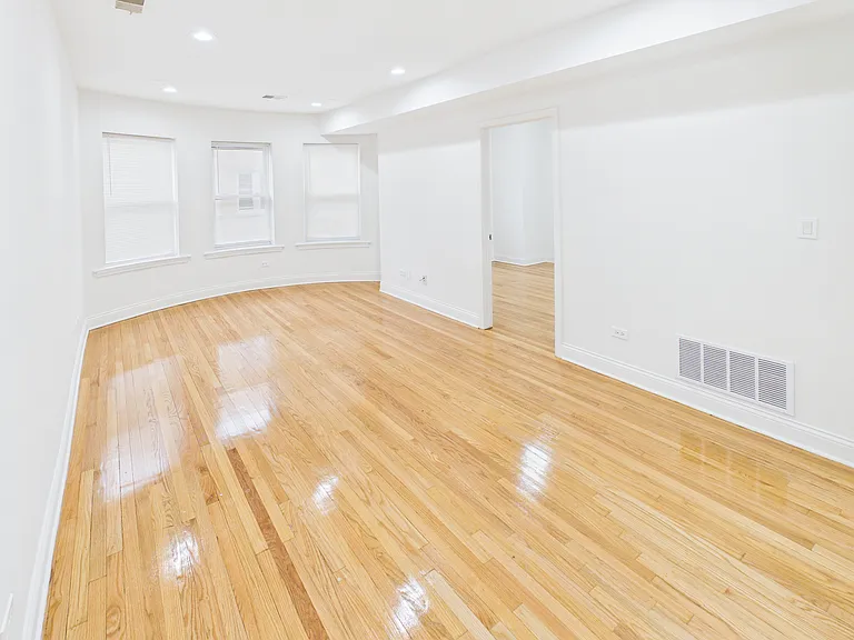 7403 N Hoyne Ave #2 — Photo 2