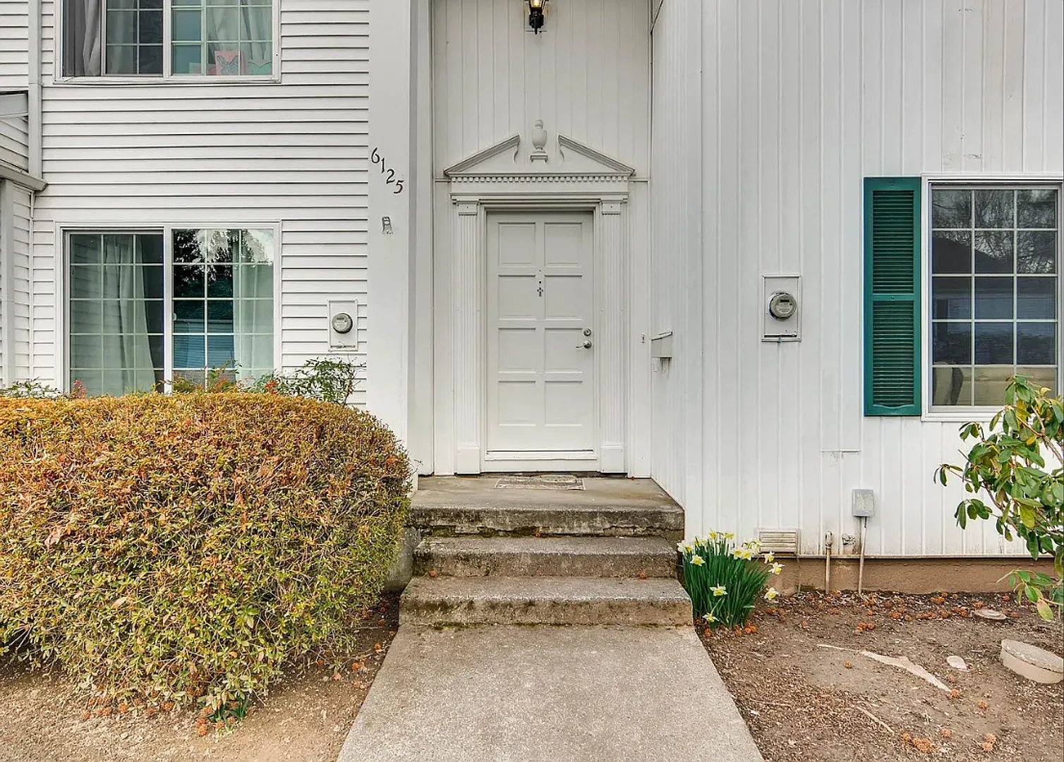 Lovely Townhome Located in Beaverton with Community Pool! Water/Sewer, Garbage & Recycling includ... — Photo 2