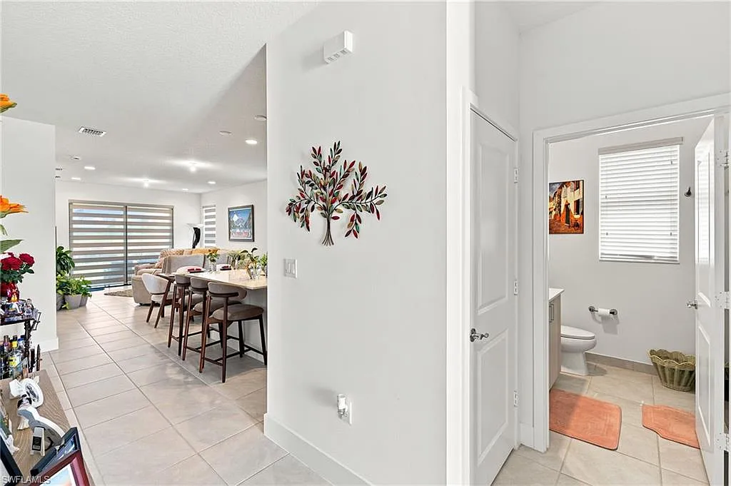 2 bed, 2.0 bath, 1366 sqft, $2,300 — Photo 4