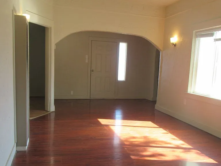 257 S Shasta St — Photo 3