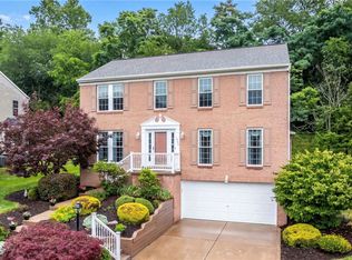 1033 Robinwood Dr, South Park, PA 15129