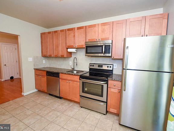 4th image of 221 W Duval St