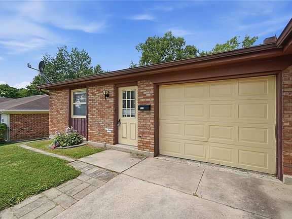 2nd image of 1233-1235 Heritage Dr