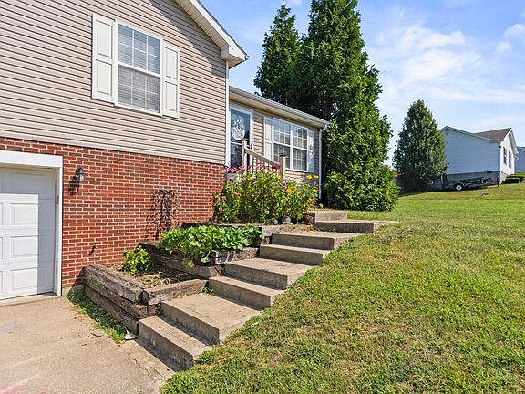 5th image of 320 Woodland Ln