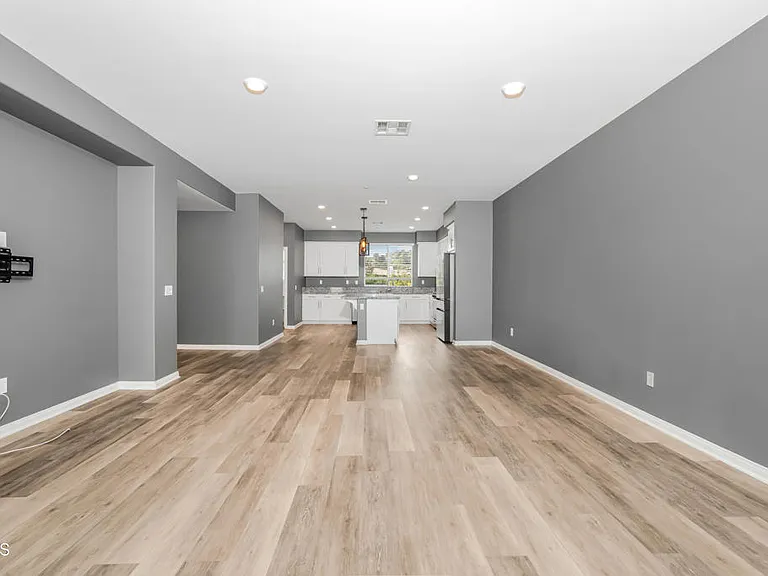 667 Pedro St — Photo 14