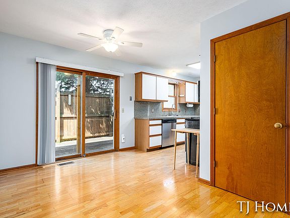 3rd image of 5721 Jefferson Ave SE