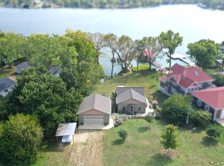 202 Watersedge Loop #D-16, Council Grove, KS 66846