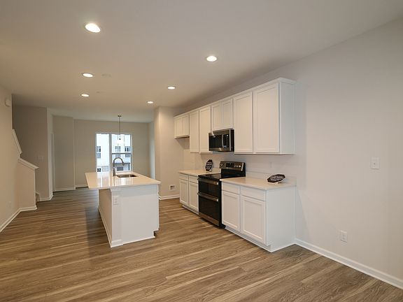 3rd image of 3129 W New York St