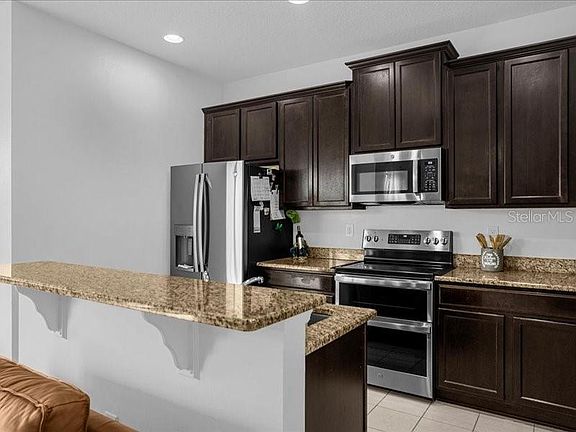 3rd image of 1020 Umbria Ln