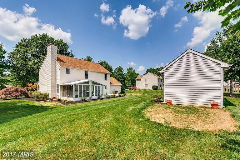 2nd image of 4800 Lauren Ct
