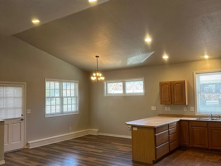 Tumalo Ave, 245 NW - 00245-TUMA-00 — Photo 10