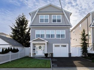 63 Franklin St, East Rockaway, NY 11518