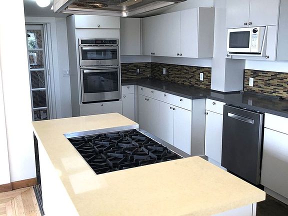 2nd image of 206 Putnam St