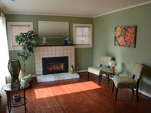 3rd image of 1104 Joy Ave NE