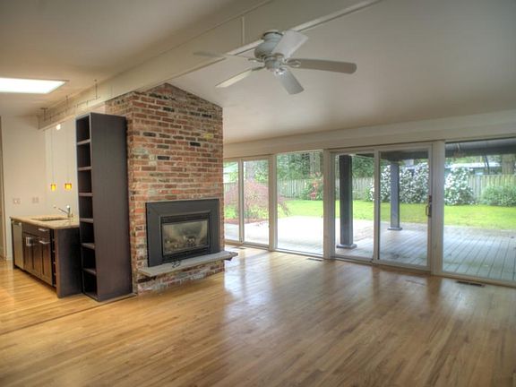 5th image of 16243 NE 29th St