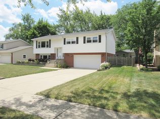 6922 Richmond Ave, Darien, IL 60561