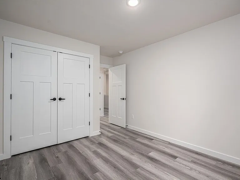409 E 20th St #14 — Photo 8